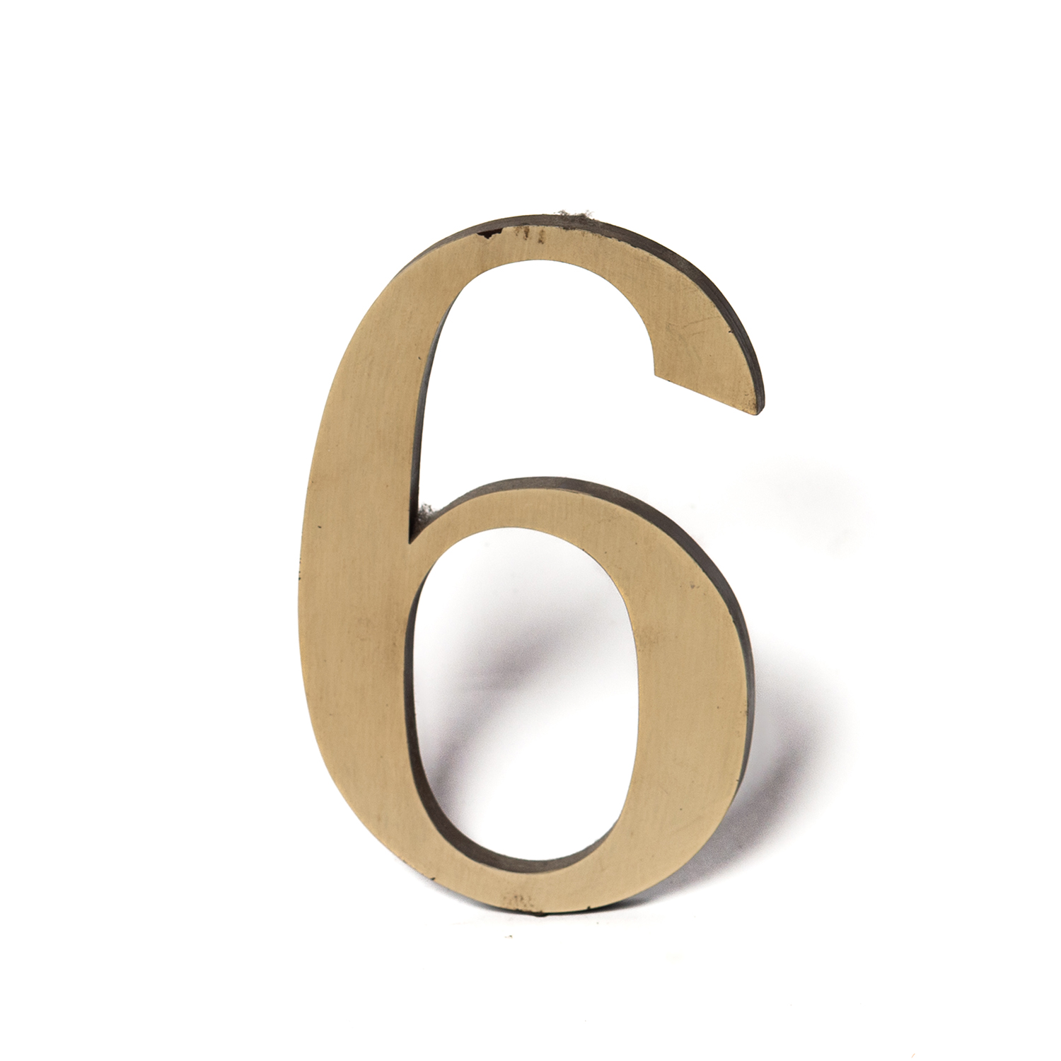 141. 客席扉上数字プレート「6」