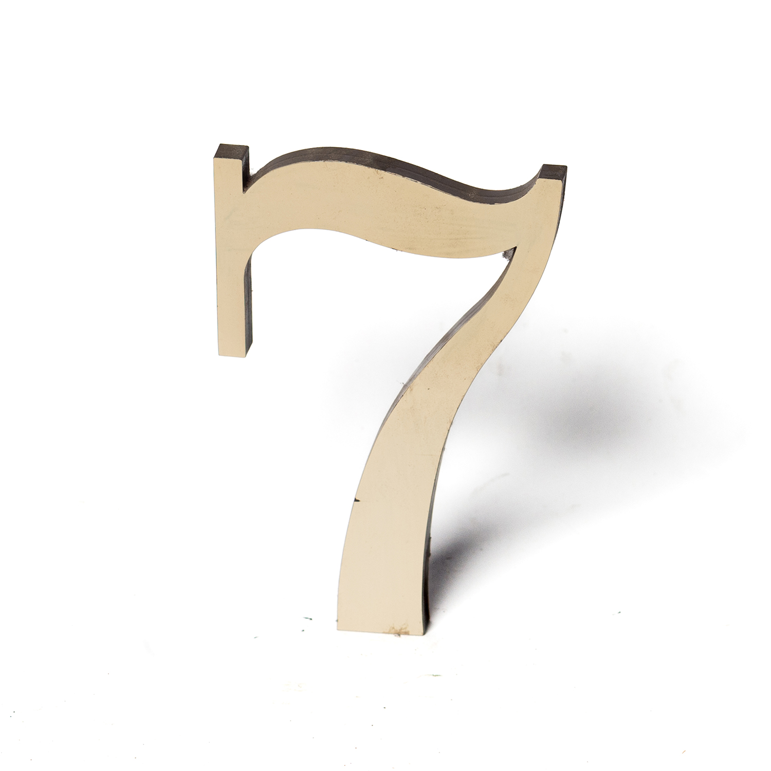 142. 客席扉上数字プレート「7」
