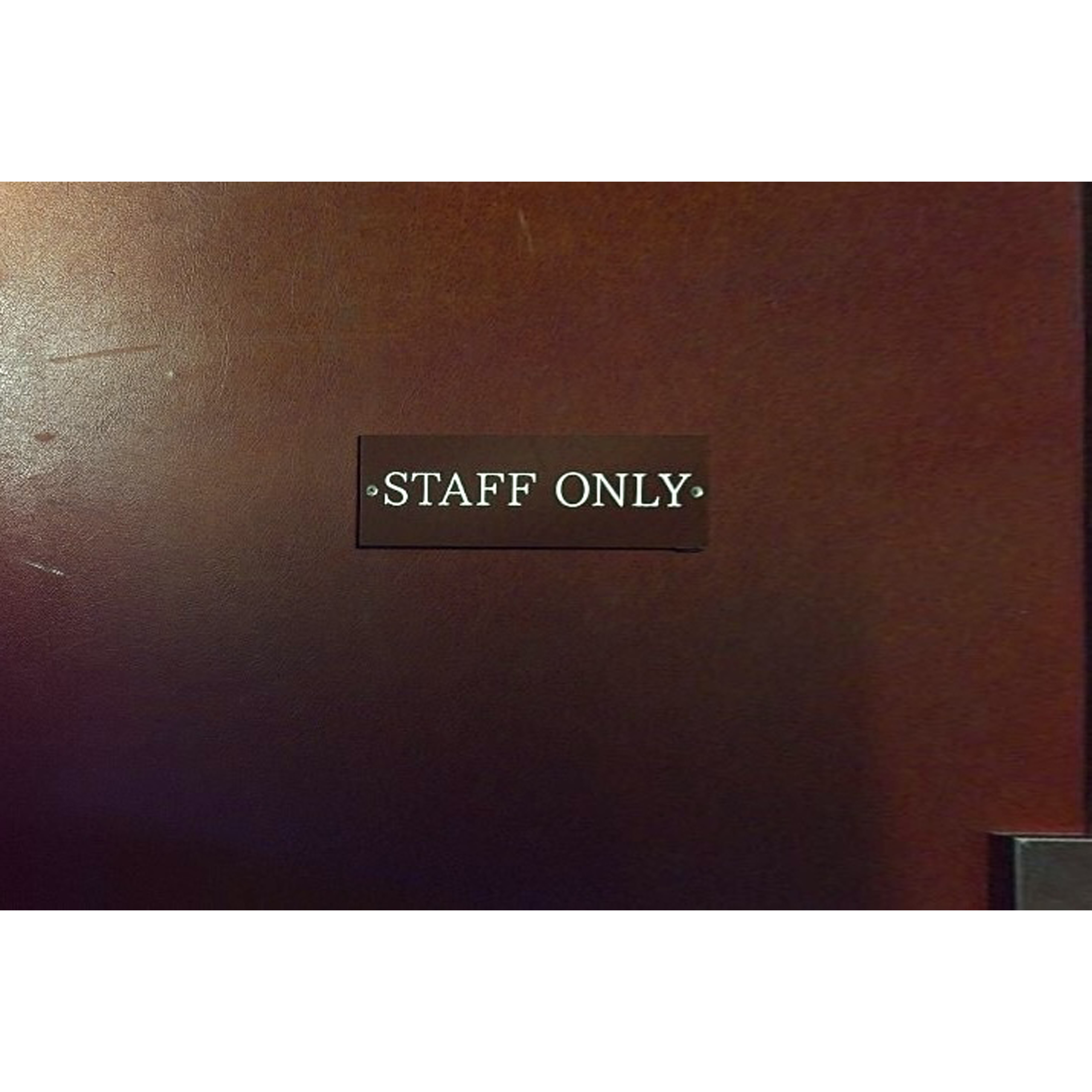 86. プレート（STAFF ONLY／茶色）